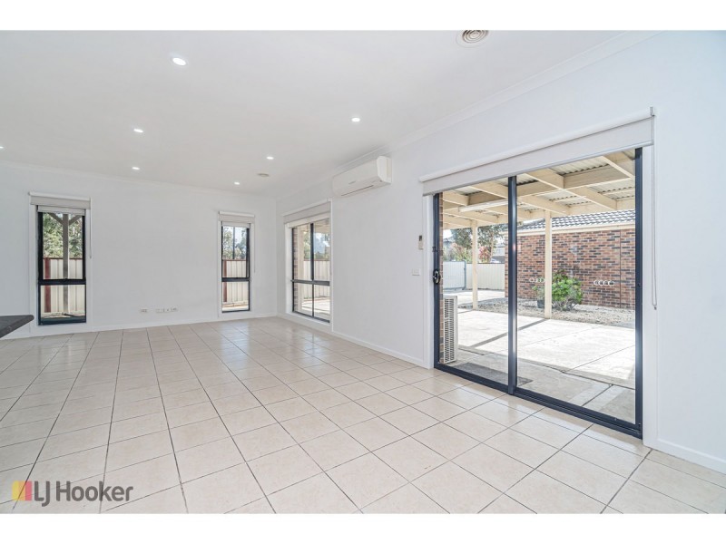 96 Hayfield Road, Roxburgh Park VIC 3064