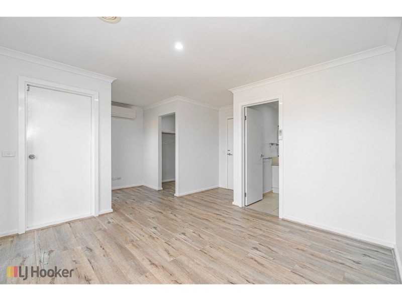 96 Hayfield Road, Roxburgh Park VIC 3064