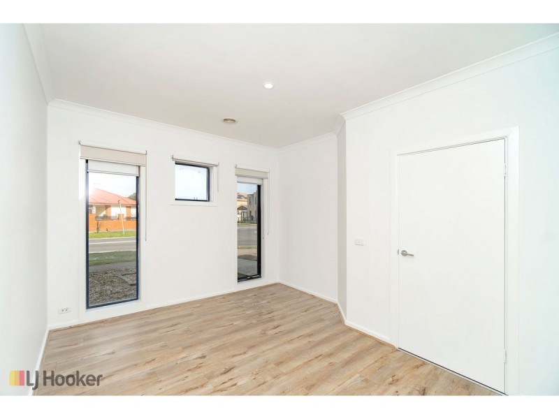 96 Hayfield Road, Roxburgh Park VIC 3064