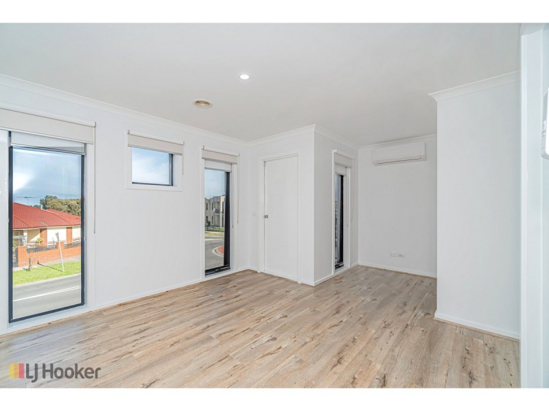 96 Hayfield Road, Roxburgh Park VIC 3064