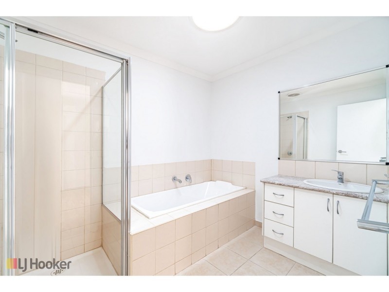 96 Hayfield Road, Roxburgh Park VIC 3064