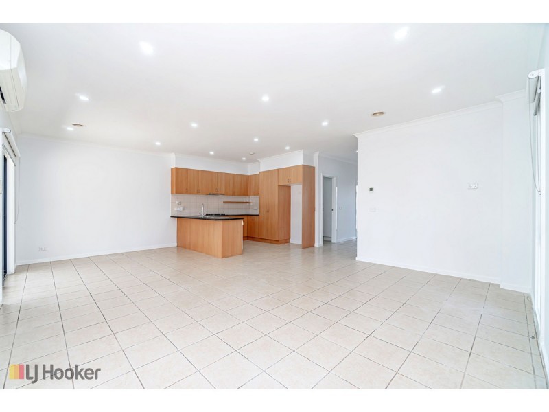 96 Hayfield Road, Roxburgh Park VIC 3064