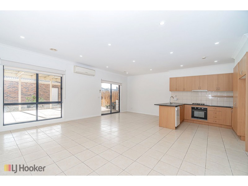 96 Hayfield Road, Roxburgh Park VIC 3064