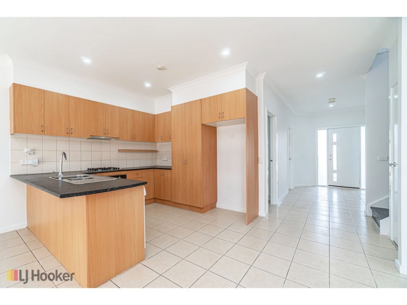 96 Hayfield Road, Roxburgh Park VIC 3064