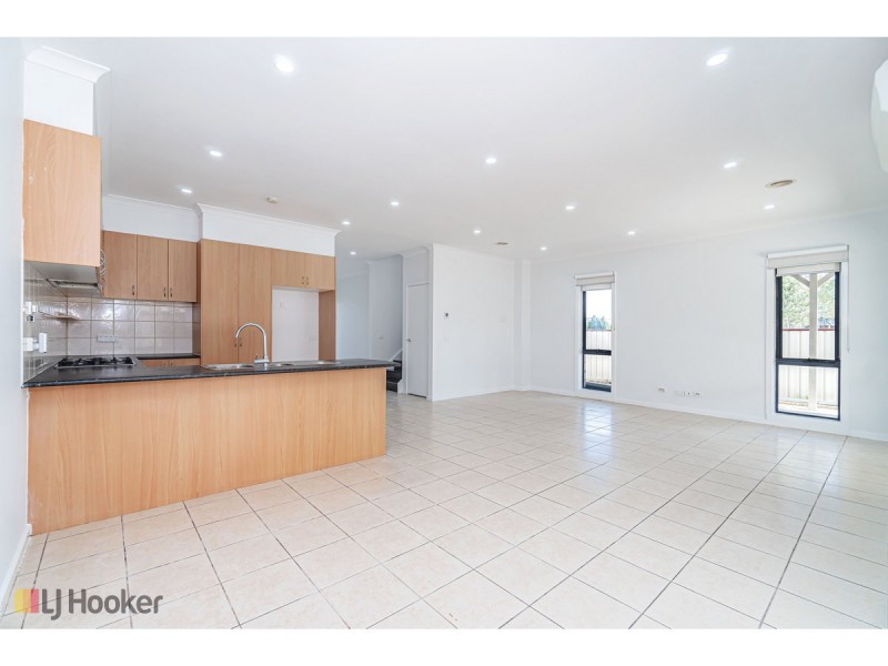 96 Hayfield Road, Roxburgh Park VIC 3064