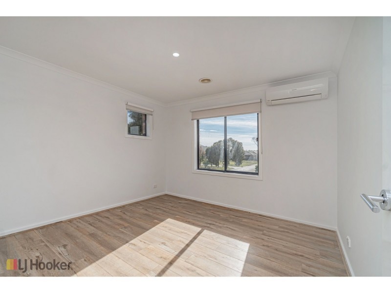 96 Hayfield Road, Roxburgh Park VIC 3064