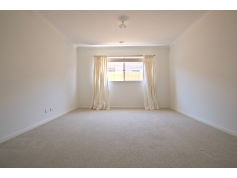 16 Degraves Street, Mickleham VIC 3064