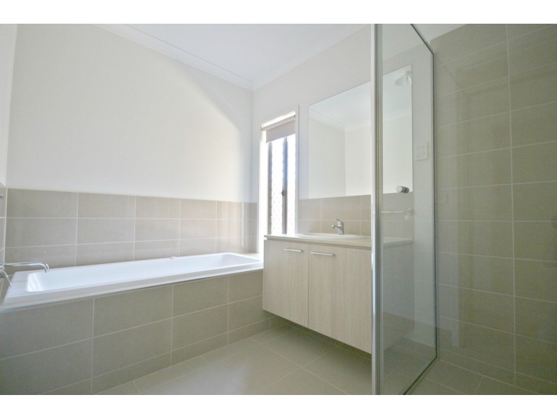 16 Degraves Street, Mickleham VIC 3064