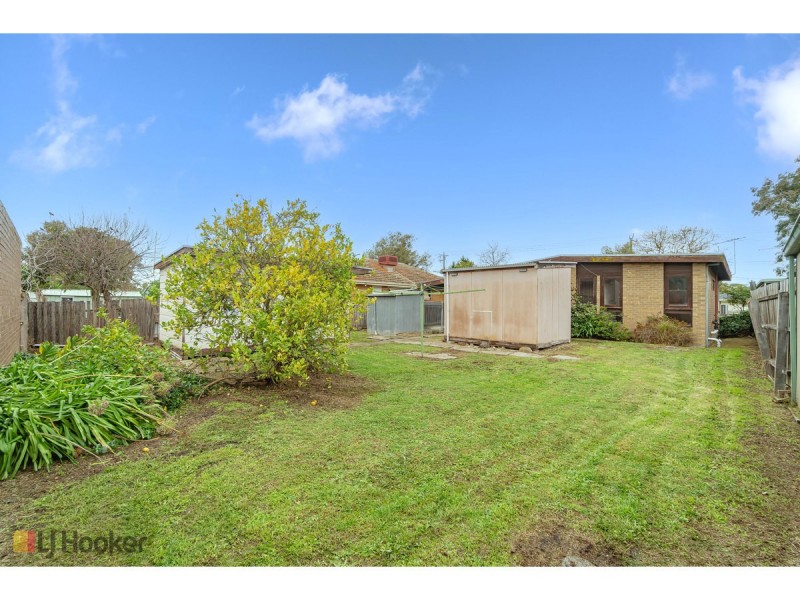 8 Wattleglen Street, Craigieburn VIC 3064