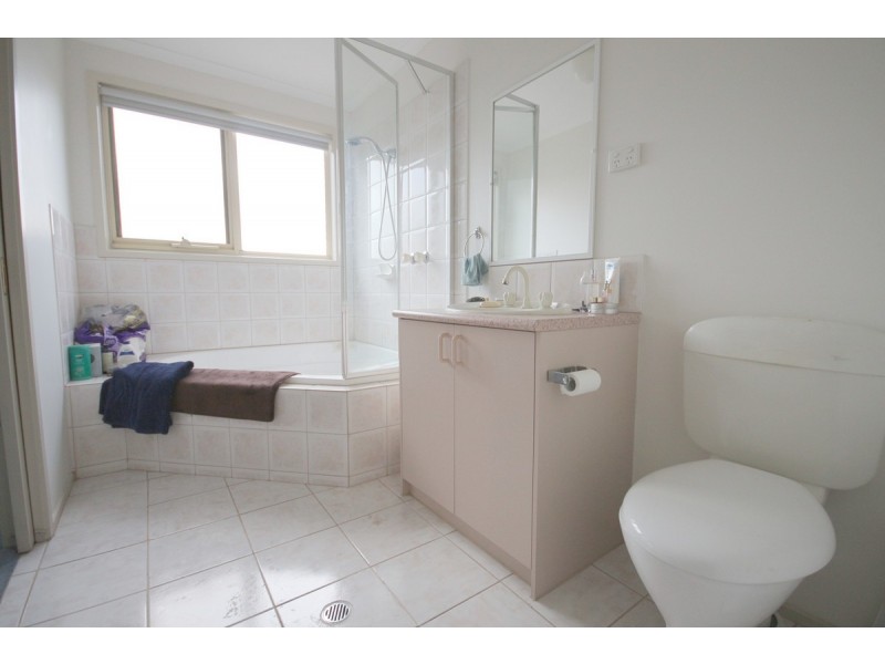 11 Brearley Place, Roxburgh Park VIC 3064