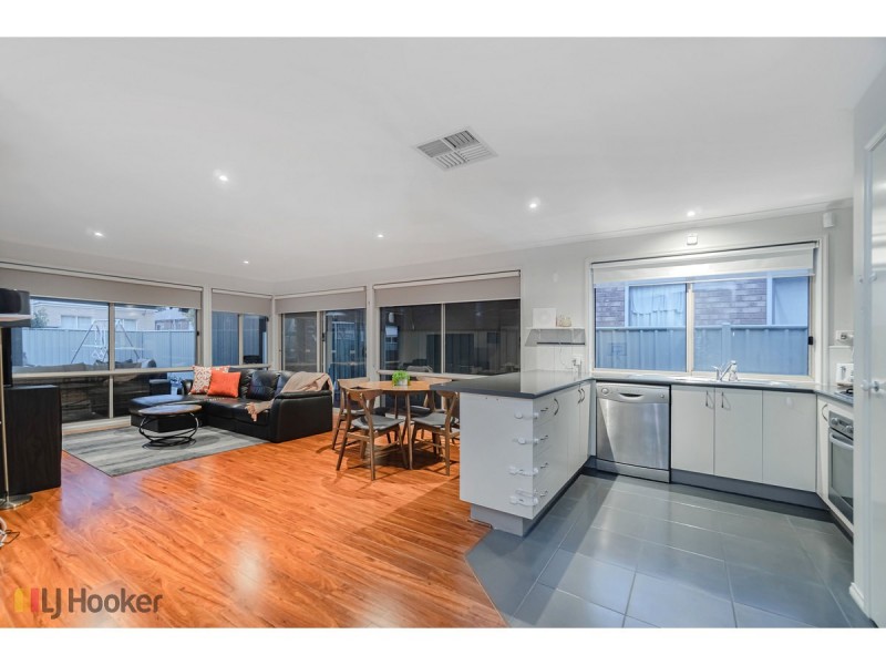 11 Studley Park Way, Craigieburn VIC 3064