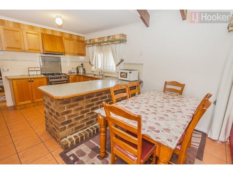 12 Baynton Crescent, Roxburgh Park VIC 3064