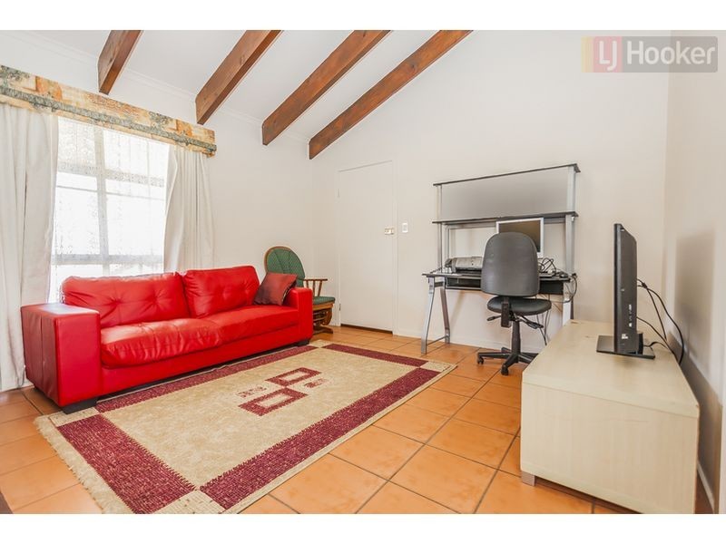 12 Baynton Crescent, Roxburgh Park VIC 3064