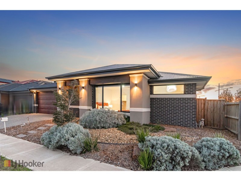 2 Littlewick Parade, Mickleham VIC 3064