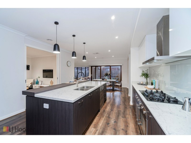 2 Littlewick Parade, Mickleham VIC 3064