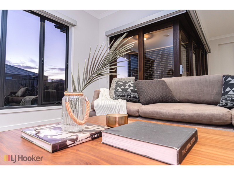 2 Littlewick Parade, Mickleham VIC 3064