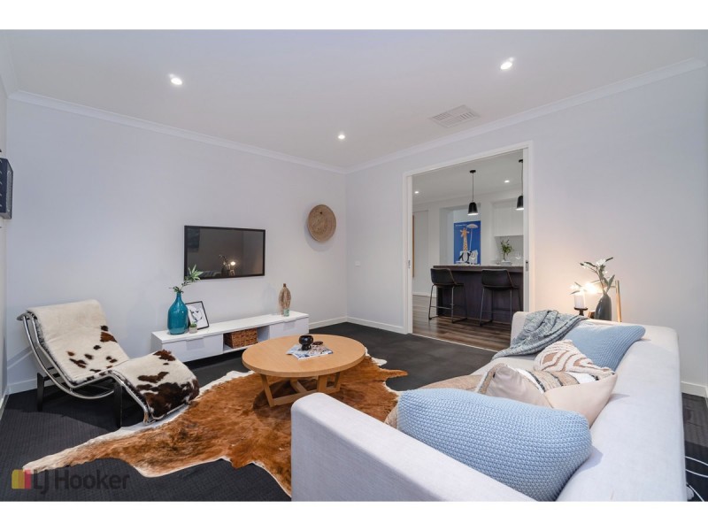 2 Littlewick Parade, Mickleham VIC 3064