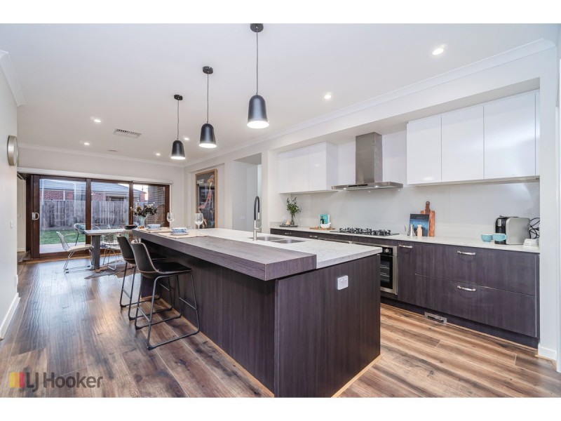 2 Littlewick Parade, Mickleham VIC 3064