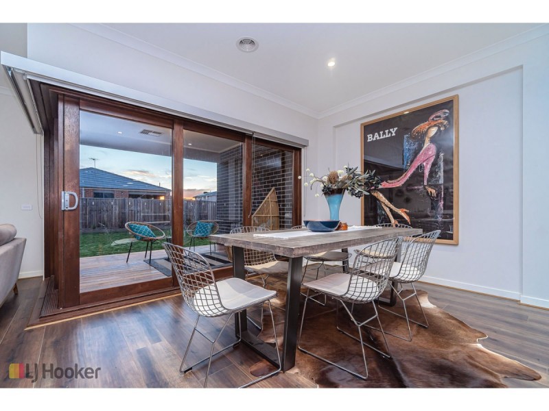 2 Littlewick Parade, Mickleham VIC 3064