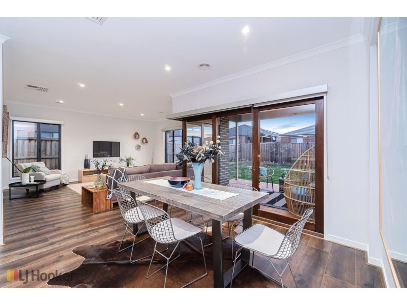 2 Littlewick Parade, Mickleham VIC 3064