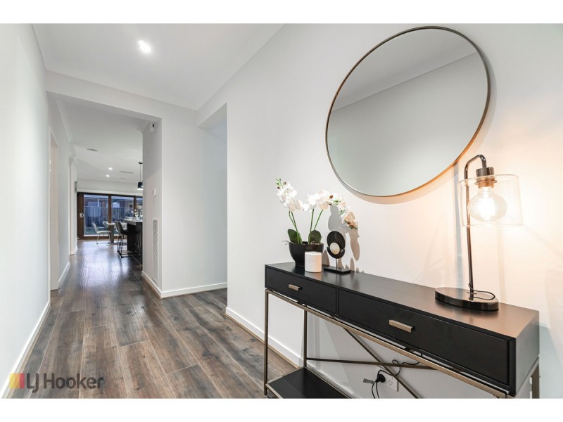 2 Littlewick Parade, Mickleham VIC 3064