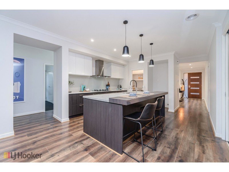 2 Littlewick Parade, Mickleham VIC 3064