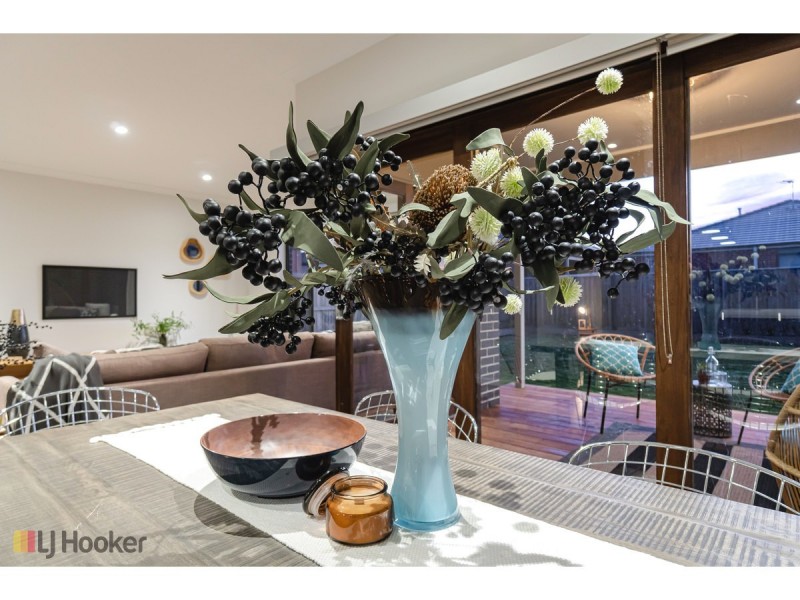 2 Littlewick Parade, Mickleham VIC 3064