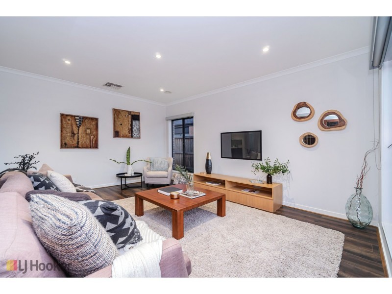 2 Littlewick Parade, Mickleham VIC 3064