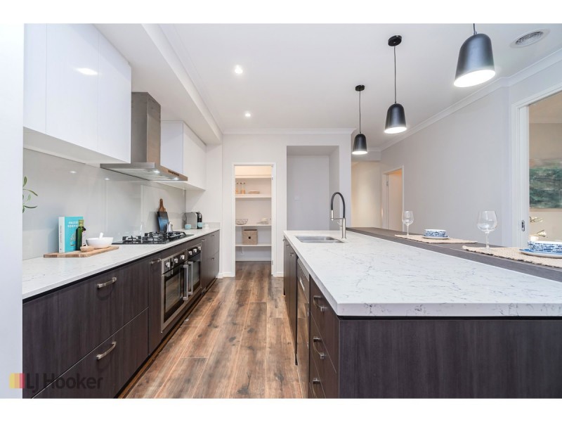 2 Littlewick Parade, Mickleham VIC 3064