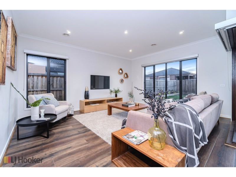 2 Littlewick Parade, Mickleham VIC 3064