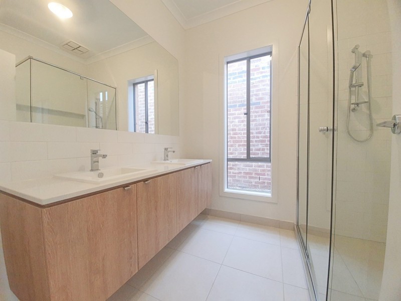 5 Igneous Road, Craigieburn VIC 3064