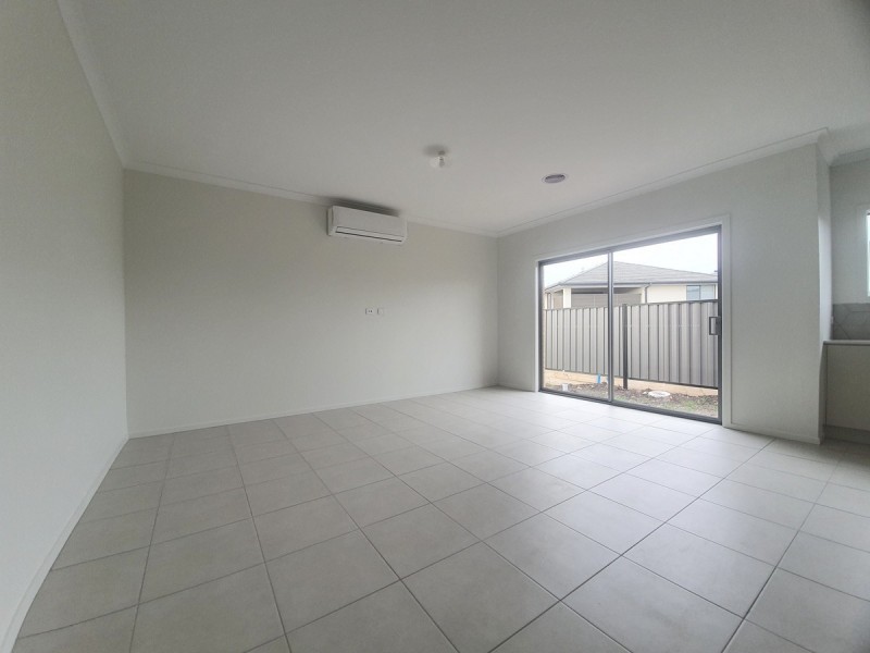 5 Igneous Road, Craigieburn VIC 3064