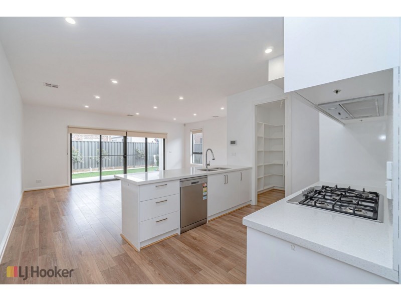 40 Fortitude Drive, Craigieburn VIC 3064