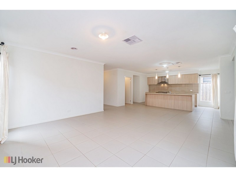 16 Degraves Street, Mickleham VIC 3064