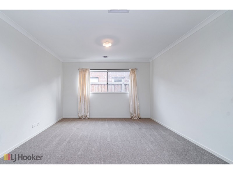 16 Degraves Street, Mickleham VIC 3064