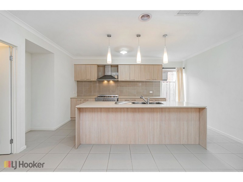 16 Degraves Street, Mickleham VIC 3064