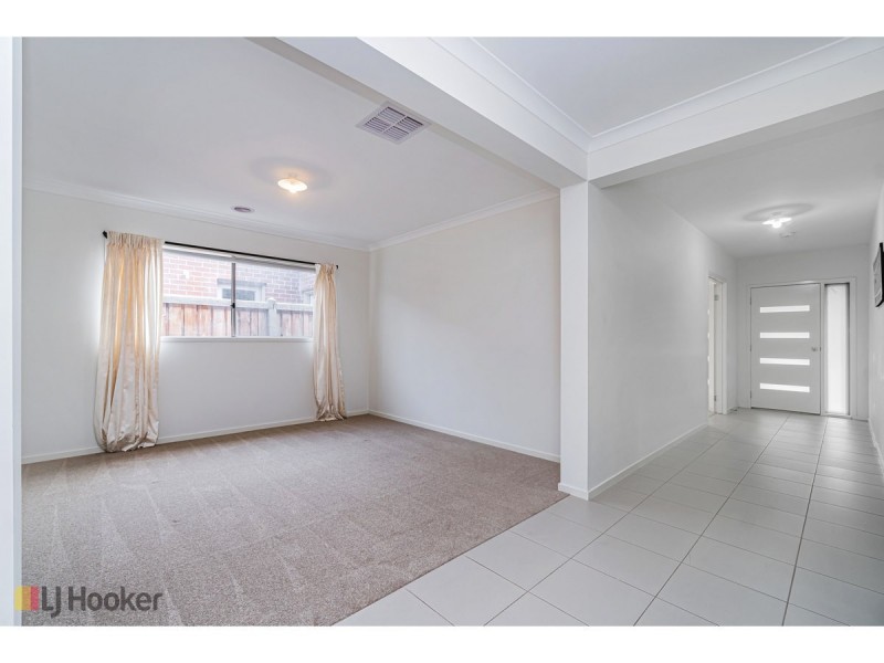 16 Degraves Street, Mickleham VIC 3064