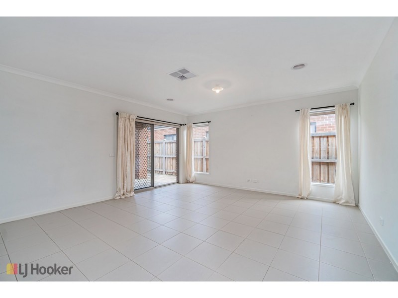 16 Degraves Street, Mickleham VIC 3064