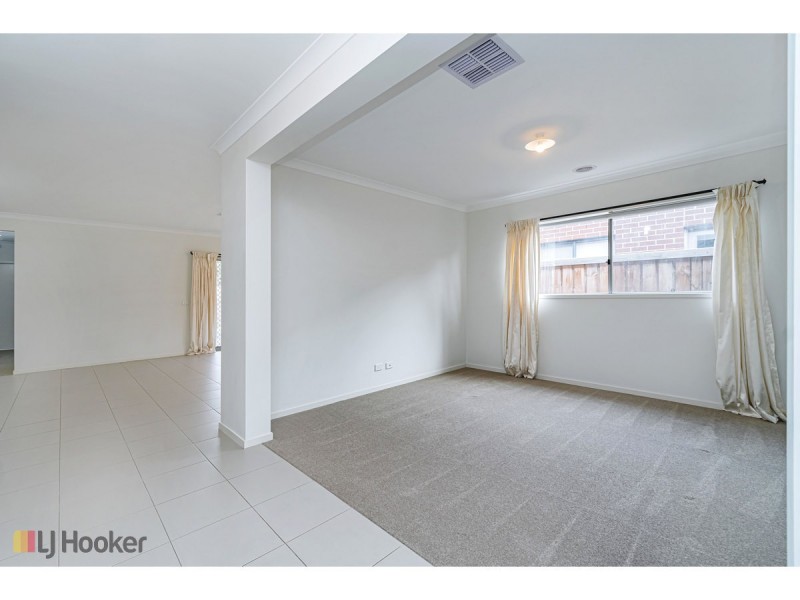 16 Degraves Street, Mickleham VIC 3064