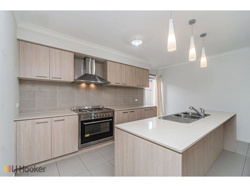 16 Degraves Street, Mickleham VIC 3064