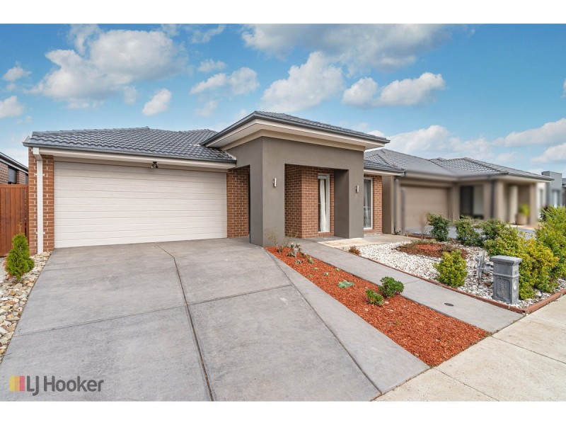 16 Degraves Street, Mickleham VIC 3064