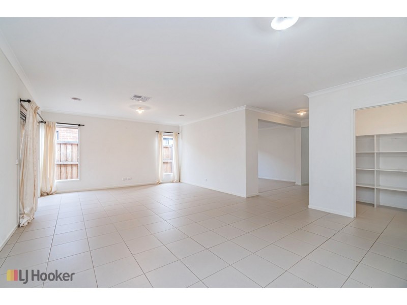 16 Degraves Street, Mickleham VIC 3064