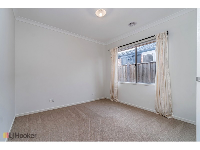 16 Degraves Street, Mickleham VIC 3064