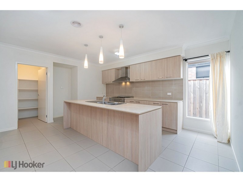 16 Degraves Street, Mickleham VIC 3064