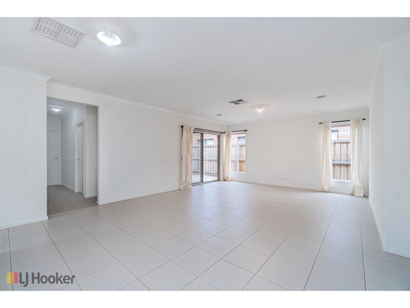 16 Degraves Street, Mickleham VIC 3064