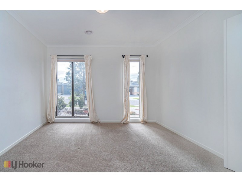 16 Degraves Street, Mickleham VIC 3064