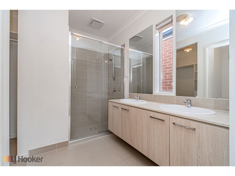 16 Degraves Street, Mickleham VIC 3064