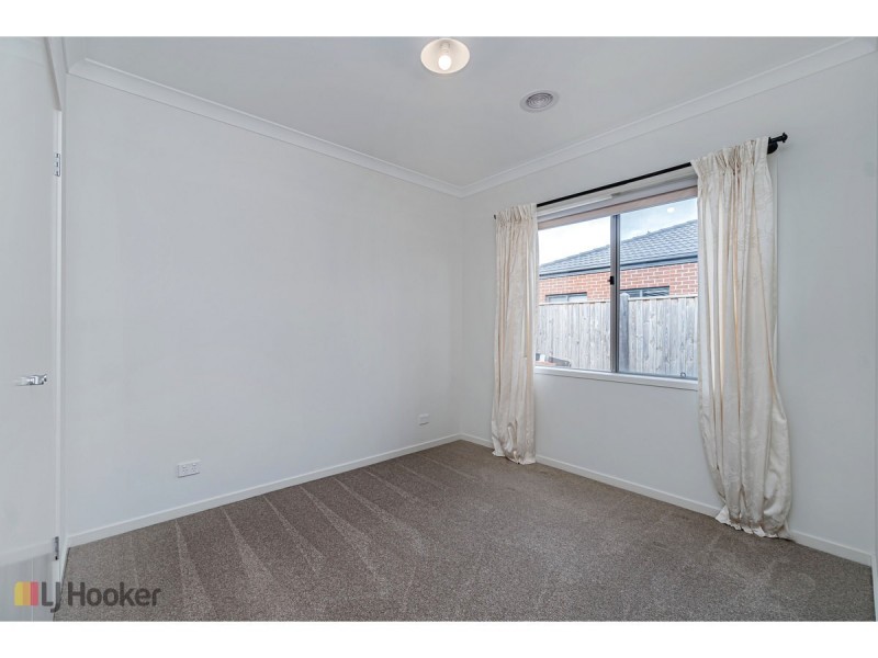 16 Degraves Street, Mickleham VIC 3064