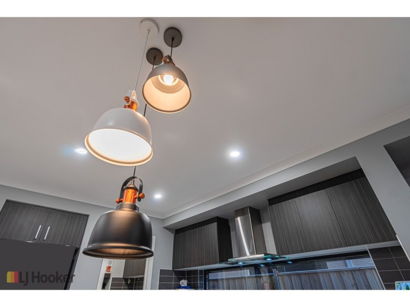 16 Dahlia Crescent, Mickleham VIC 3064