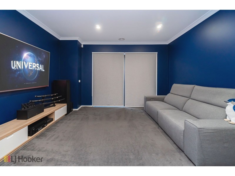 16 Dahlia Crescent, Mickleham VIC 3064